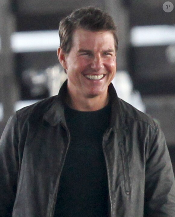 Tom Cruise se recoiffe entre 2 scènes sur le tournage de "Jack Reacher: Never Go Back" à La Nouvelle-Orléans, le 5 novembre 2015.