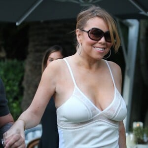 Mariah Carey fait du shopping dans la boutique Dior à Saint Tropez, France, le 19 juillet 2016. © Agence/Bestimage