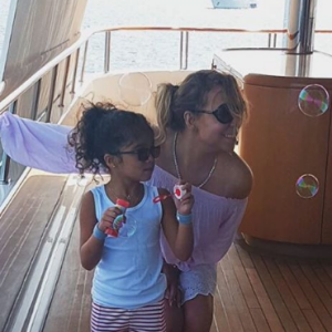 Mariah Carey en vacances sur le bateau de son chéri James Packer. Elle est avec ses enfants Monroe et Morrocan. Photo publiée sur Instagram, le 23 juillet 2016