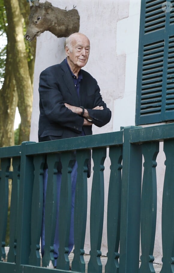 Valéry Giscard d'Estaing fêtera ses 90 ans le 2 février - No web - No chaînes TV - Valéry Giscard d'Estaing - La 20ème édition de "La Forêt des livres" à Chanceaux-près-Loches, le 30 août 2015.