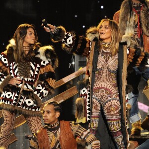 Jennifer Lopez aux American Music Awards 2015 à Los Angeles. Le 22 novembre 2015.