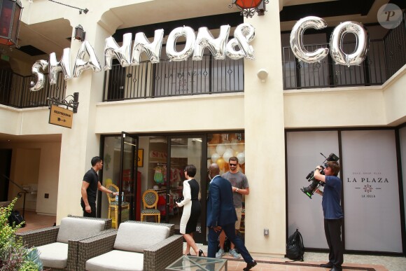 Kris Jenner et son compagnon Corey Gamble arrivent au magasin Shannon & Co appartenant à sa mère Mary Jo Campbell à La Jolla, le 27 juillet 2016.