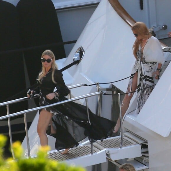 Semi-exclusif - Lindsay Lohan en vacances avec des amis sur un yacht en Sardaigne, après sa rupture avec Egor Tarabasov en Italie, le 26 juillet 2016.