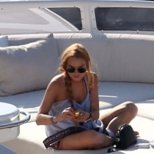 Semi-exclusif - Lindsay Lohan en vacances avec des amis sur un yacht en Sardaigne, après sa rupture avec Egor Tarabasov en Italie, le 26 juillet 2016.