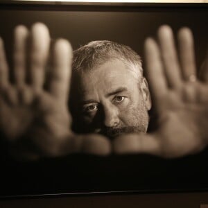Exclusif - Illustration (Luc Besson) - Vernissage de l'exposition "Moments Suspendus" de Nikos Aliagas à l'Atlantis Hall à Boulogne-Billancourt, le 3 décembre 2014.