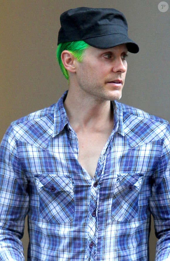 Jared Leto, les cheveux teints en vert, se promène dans le quartier de Soho à New York. Le 3 août 2015 © CPA / BESTIMAGE  Jared Leto goes for a walk around the Soho Neighborhood in Downtown Manhattan. New York, New York - Monday August 3, 2015.03/08/2015 - New York