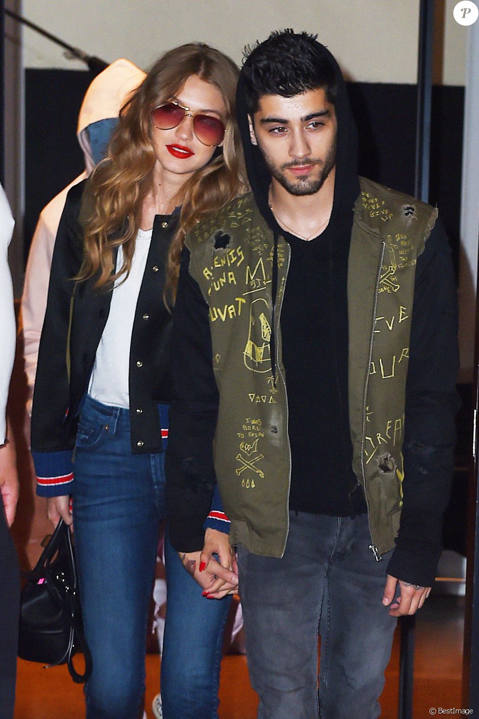 Gigi Hadid Et Son Compagnon Zayn Malik Se Promènent à Soho New York Le 14 Juillet 2016 © Cpa 