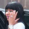 Nicki Minaj montre fièrement son diamant XXL aux photographes alors qu'elle monte dans sa voiture à Beverly Hills, le 16 septembre 2015
