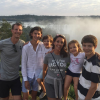 Le prince Joachim et la princesse Marie de Danemark avec leurs enfants Nikolai, Henrik, Athena et Felix fin juillet 2016 devant les chutes d'Iguazu, à la frontière entre le Brésil et l'Argentine, lors de leur séjour à l'occasion de l'ouverture des Jeux olympiques de Rio de Janeiro. Photo Instagram cour royale de Danemark.