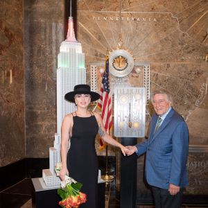 Tony Bennett illumine l'Empire State Building pour son anniversaire en présence de Lady Gaga à New York, le 3 aout 2016 © Bryan Smith via Bestimage