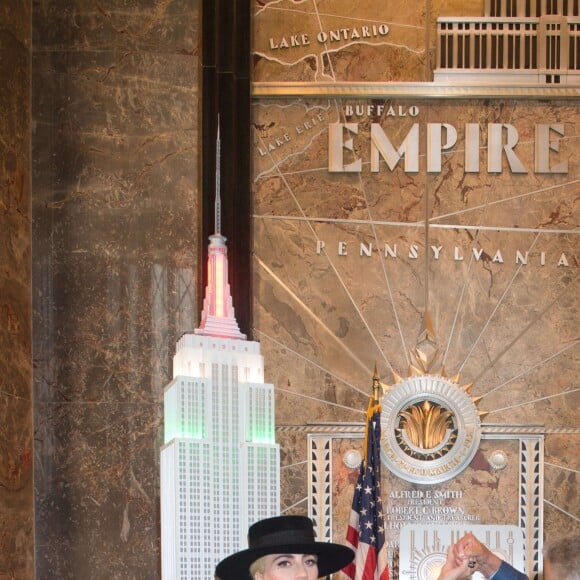 Tony Bennett illumine l'Empire State Building pour son anniversaire en présence de Lady Gaga à New York, le 3 aout 2016 © Bryan Smith via Bestimage