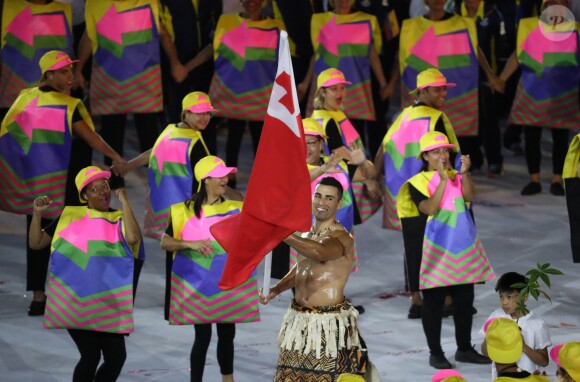 Le sexy Pita Nikolas Taufatofua porte-drapeau pour le Tonga - Cérémonie d'ouverture des JO à Rio, au Brésil, le 5 août 2016