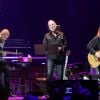 Gregg Allman en concert avec Derek Trucks et Warren Haynes au Crossroads Guitar Festival à New York le 13 avril 2013