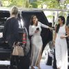 Kim, Kourtney et Khloé Kardashian - La famile Kardashian lors du tournage de la télé-réalité "L'Incroyable Famille Kardashian" à Woodland Hills le 5 août 2016.