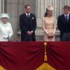 La Duchesse de Cornwall, le Prince de Galles, la Reine Elizabeth II, Le Duc et la Duchesse de Westminster et le Prince Prince Harry au balcon de Buckingham Palace à Londres, le 5 juin 2012