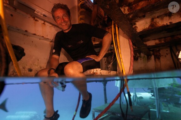 Fabien Cousteau, petit-fils de l'explorateur des mers français Jacques-Yves Cousteau, va perpétuer les exploits de son grand-père en plongeant avec une équipe de chercheurs et réalisateurs de documentaires pour un mois dans les profondeurs des eaux de Floride. Le 1er juin 2014.