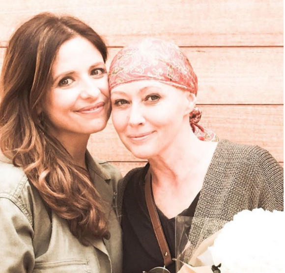 Sarah Michelle Gellar rend hommage à son amie Shannen Doherty qui lutte contre un cancer du sein. Photo publiée sur Instagram, au mois d'août 2016