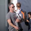 Exclusif - Freddie Prinze Jr. et son fils Rocky se promènent à Santa Monica, le 26 octobre 2015.