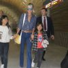 Exclusif - Johnny Hallyday repart en famille avec sa femme Laeticia, ses filles Jade et Joy et Eliette, la grand-mère de Laeticia à Saint-Barthélemy de l'aéroport Roissy Charles de Gaulle le 27 juillet 2016.