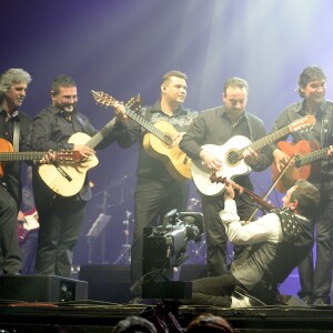 Rey, Babato, Kema, Joseph, Mounin et Chico - Chico & The Gypsies en concert à l'Olympia à Paris, le 15 avril 2014.