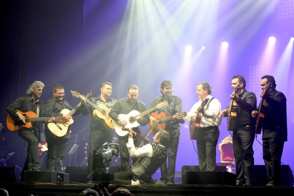 Rey, Babato, Kema, Joseph, Mounin et Chico - Chico & The Gypsies en concert à l'Olympia à Paris, le 15 avril 2014.