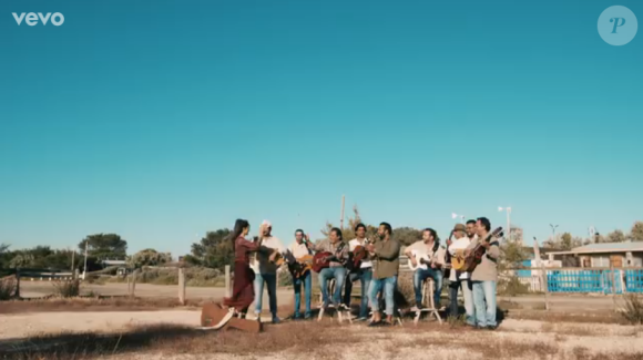 Chico & the Gypsies dans le clip Une autre histoire, reprise extraite de l'album Color 80's Vol.2 (sortie : le 26 août 2016). De gauche à droite : Joseph, Canut, Chico, Mounin, Kassaka, Kema, Rey, Babato et Tane.