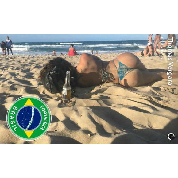 Thomas Vergara poste une photo très sexy de sa Nabilla. Le couple était en vacances au Brésil. Août 2016.