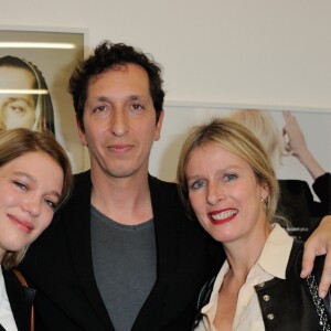 Léa Seydoux, Karin Viard et Stéphane Foenkinos à la Galerie Dupin à Paris, le 9 juin 2016.