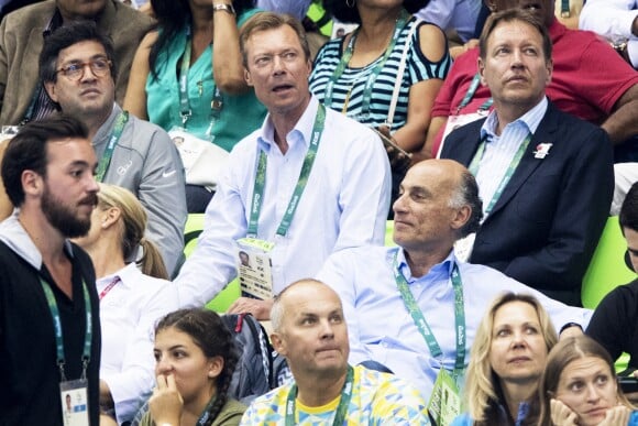 Le grand-duc Henri de Luxembourg assiste à la finale du 200m papillon hommes aux Jeux Olympiques (JO) de Rio 2016 à Rio de Janeiro, Brésil, le 9 août 2016.
