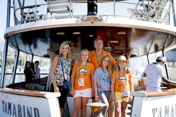 La reine Maxima des Pays-Bas, le roi Willem Alexander et leurs filles les princesses Amalia, Alexia et Ariana sur le yacht Tamarind lors des Jeux Olympiques (JO) de Rio 2016 à Rio de Janeiro le 14 août 2016. 14/08/2016 - Rio de Janeiro