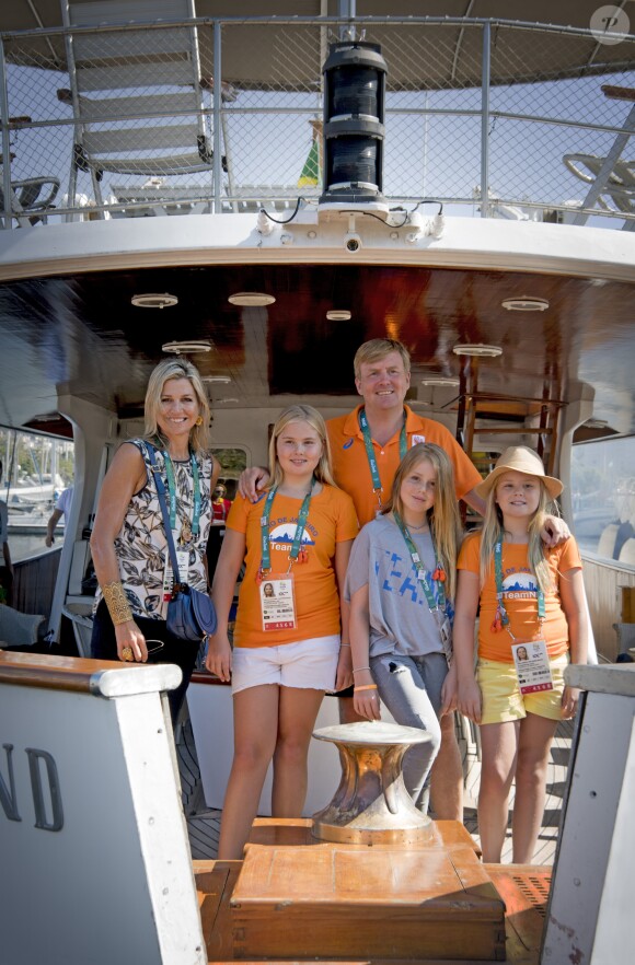 La reine Maxima des Pays-Bas, le roi Willem Alexander et leurs filles les princesses Amalia, Alexia et Ariana sur le yacht Tamarind lors des Jeux Olympiques (JO) de Rio 2016 à Rio de Janeiro le 14 août 2016. 14/08/2016 - Rio de Janeiro