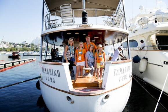 La reine Maxima des Pays-Bas, le roi Willem Alexander et leurs filles les princesses Amalia, Alexia et Ariana sur le yacht Tamarind lors des Jeux Olympiques (JO) de Rio 2016 à Rio de Janeiro le 14 août 2016. 14/08/2016 - Rio de Janeiro