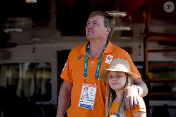 Le roi Willem Alexander des Pays-Bas et sa fille la princesse Ariana sur le yacht Tamarind lors des Jeux Olympiques (JO) de Rio 2016 à Rio de Janeiro le 14 août 2016. 14/08/2016 - Rio de Janeiro