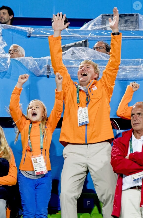 La princesse Ariane et le roi Willem-Alexander - La famille royale des Pays-Bas lors des 1/4 de finale femmes de hockey sur gazon durant les Jeux Olympiques (JO) 2016 de Rio de Janeiro. Le 15 août 2016 15/08/2016 - Rio de Janeiro