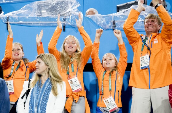 Les princesses Alexia, Amalia, Ariane, le roi Willem-Alexander et la reine Maxima - La famille royale des Pays-Bas lors des 1/4 de finale femmes de hockey sur gazon durant les Jeux Olympiques (JO) 2016 de Rio de Janeiro. Le 15 août 2016 15/08/2016 - Rio de Janeiro