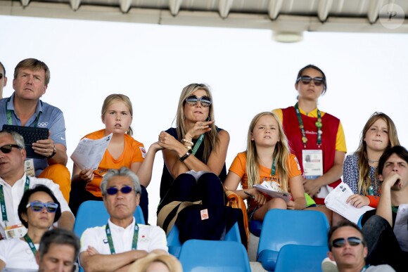 Le roi Willem-Alexander des Pays-Bas, son épouse la reine Maxima et leurs trois filles, la princesse Catharina-Amalia (12 ans), la princesse Alexia (11 ans) et la princesse Ariane (9 ans), se sont enthousiasmés le 16 août 2016 pour le passage du Néerlandais Jeroen Dubberldam dans le concours du saut d'obstacles en équitation aux Jeux olympiques de Rio de Janeiro.