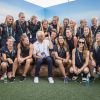 Le roi Carl XVI Gustaf en conférence de presse avec l'équipe féminine de football suédoise au village olympique à Rio, le 17 août 2016.