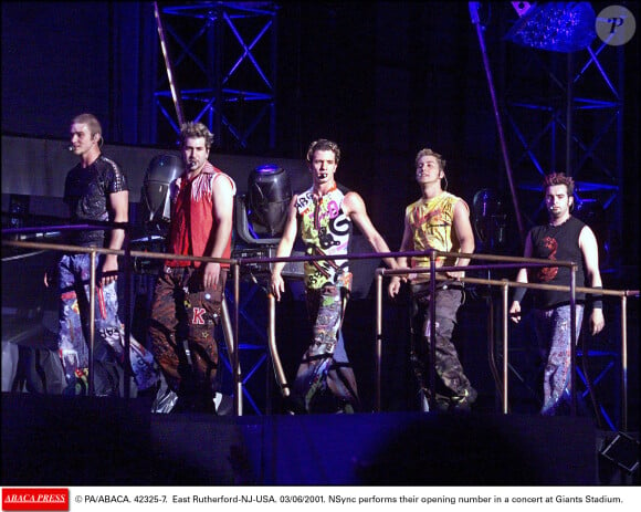 Les *NSYNC en concert à New York. Février 2003.