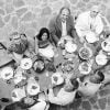 En France, en Provence, Marcel PAGNOL chez lui, au domaine de L'Etoile, déjeûnant avec son épouse Jacqueline PAGNOL et leurs invités dont Pierre TCHERNIA et Monseigneur Norbert CALMELS, lors du tournage d'une série documentaire consacrée à Marcel PAGNOL le 30 août 1972.