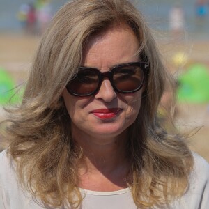 Semi-Exclusif - Valérie Trierweiler participe à l'opération du Secours Populaire "Journée des oubliés des vacances" à Cabourg, le 25 août 2016.