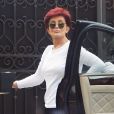 Exclusif - Sharon Osbourne à la sortie d'une voiture dans le quartier de Beverly Hills. Le 18 mai 2016