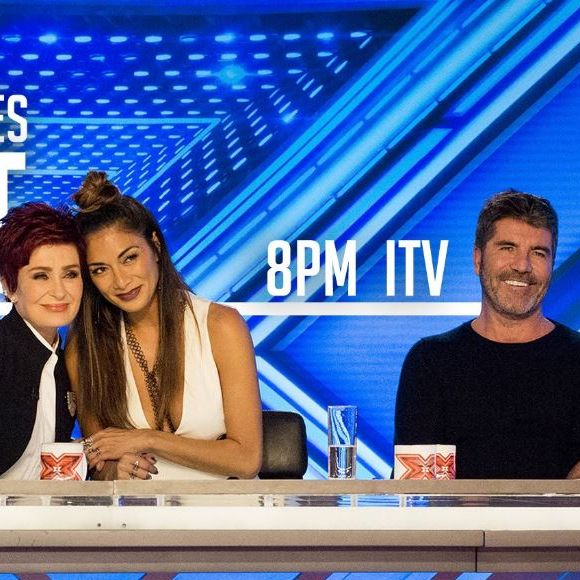 Le jury de X Factor Uk. Photo promo : Louis Walsh, Sharon Osbourne, Nicole Scherzinger et Simon Cowell.