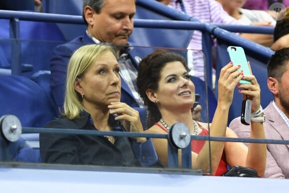 Martina Navratilova et Debra Messing lors de la cérémonie d'ouverture de l'US Open 2016 au USTA Billie Jean King National Tennis Center à Flushing Meadow, New York City, New York, Etats-Unis, le 29 août 2016.