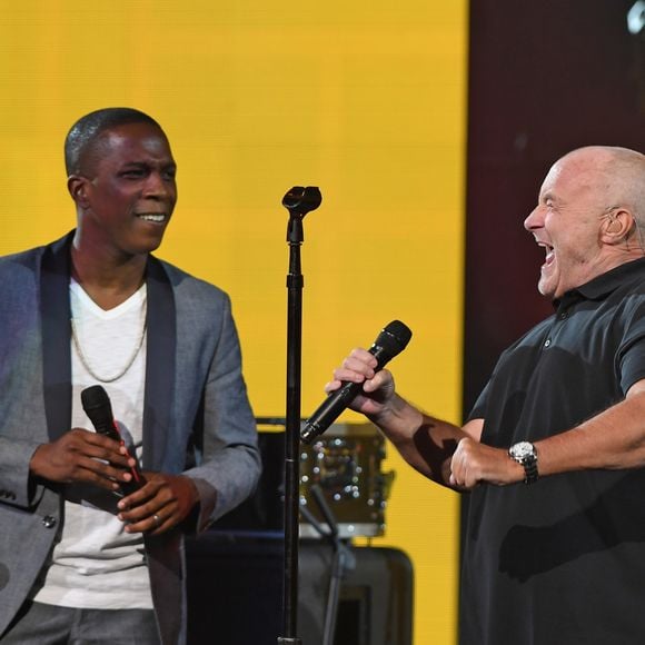 Phil Collins et Leslie Odom Jr lors de la cérémonie d'ouverture de l'US Open 2016 au USTA Billie Jean King National Tennis Center à Flushing Meadow, New York City, New York, Etats-Unis, le 29 août 2016.