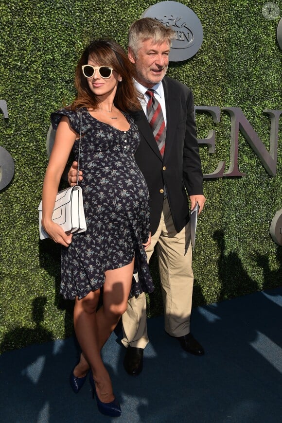 Alec Baldwin et son épouse Hilaria, enceinte, à l'US Open 2016 au USTA Billie Jean King National Tennis Center à New York, le 29 août 2016.