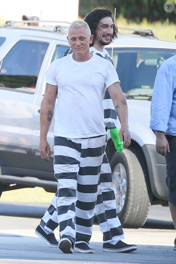 Exclusif - Daniel Craig, blond platine et habillé en prisonnier, sur le tournage du film "Logan Lucky" à Atlanta, le 29 août 2016