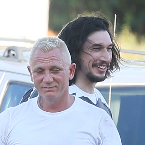 Exclusif - Daniel Craig, blond platine et habillé en prisonnier, sur le tournage du film "Logan Lucky" à Atlanta, le 29 août 2016