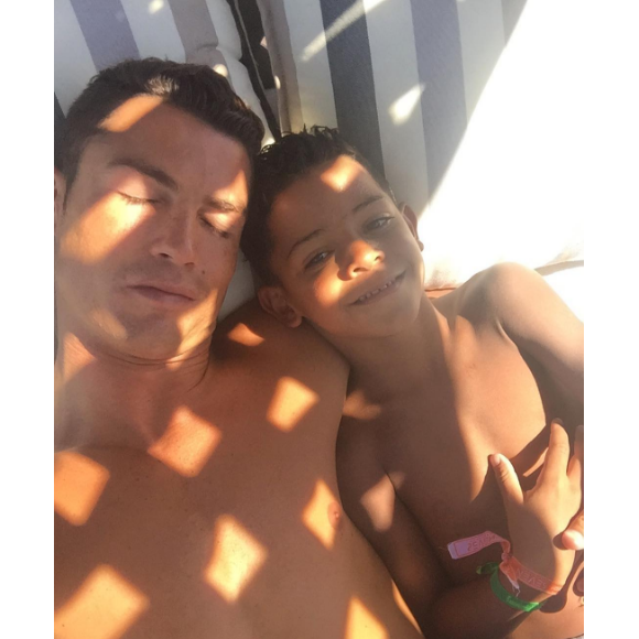 Cristiano Ronaldo, selfie avec son fils Cristiano Jr. lors de leurs vacances, photo Instagram, été 2016.