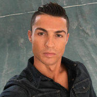 Cristiano Ronaldo, un visage trop "plastique" ? L'art difficile du selfie...