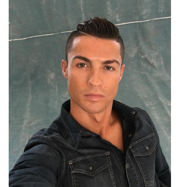 Cristiano Ronaldo, un selfie trop "plastique" ? Photo Instagram, été 2016.